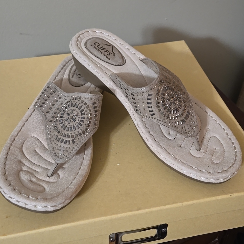 Cliffs By White Mountain Women's Cienna Wedge Sandals Size 11 NWOT